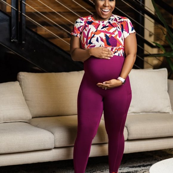 NWT Womens J. Dow Fitness Workout Artwork Colorful Short Sleeve Crop Top T-Shirt - Picture 2 of 2